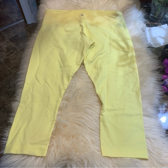 Size 10 Lululemon Yellow crop pant - Picture 9 of 16